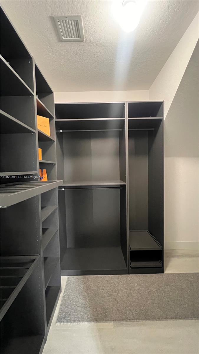 WYNDHAM LAKES CENTRAL - Residential Lease