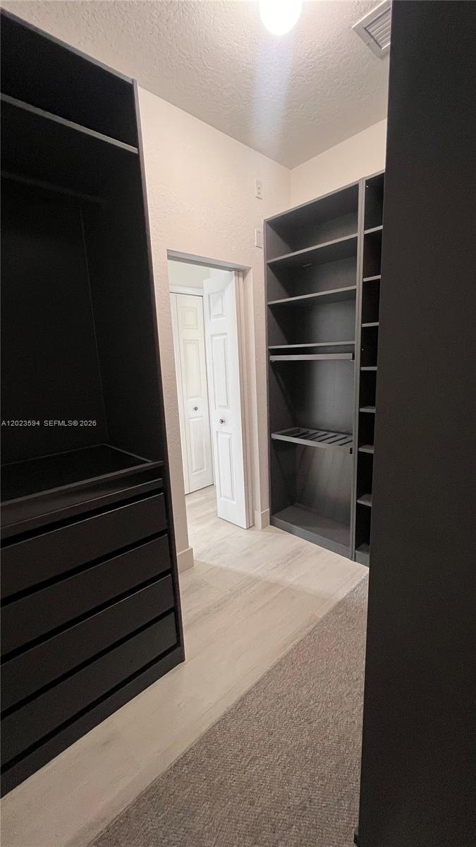 WYNDHAM LAKES CENTRAL - Residential Lease
