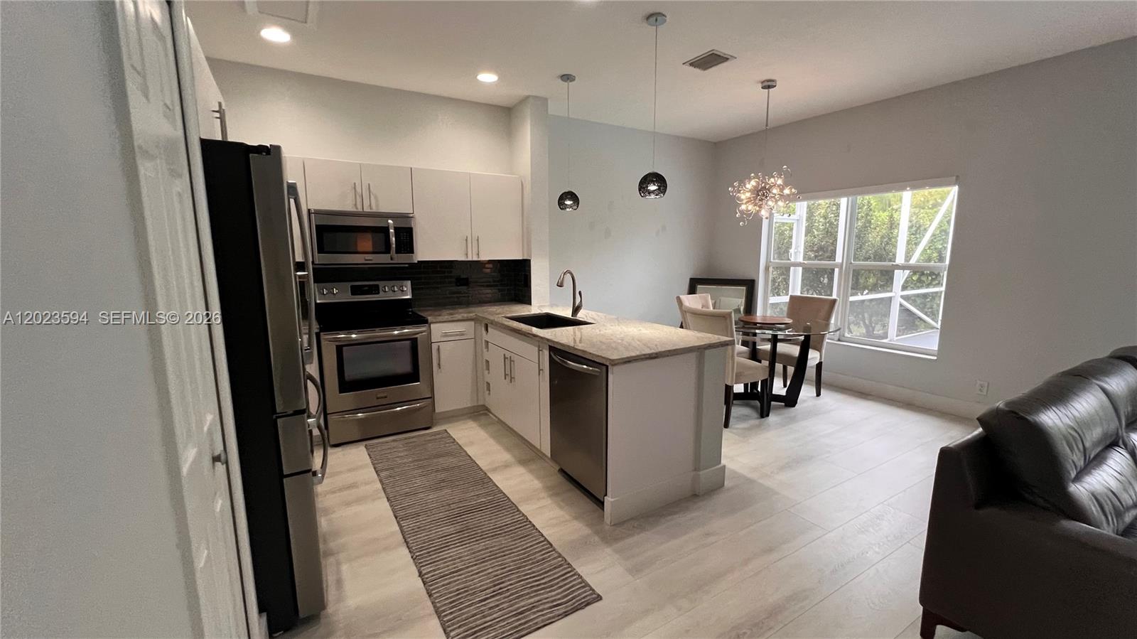 WYNDHAM LAKES CENTRAL - Residential Lease