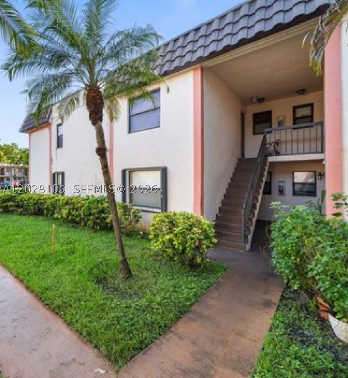 THIS UNIT WAS RENTED FOR $2100 A MONTH, GOOD INVESTMENT PROPERTY, GREAT LOCATION , 10 MINUTE FROM AVENTURA MALL , RENOVATED, 2X2. LOW HOA.
