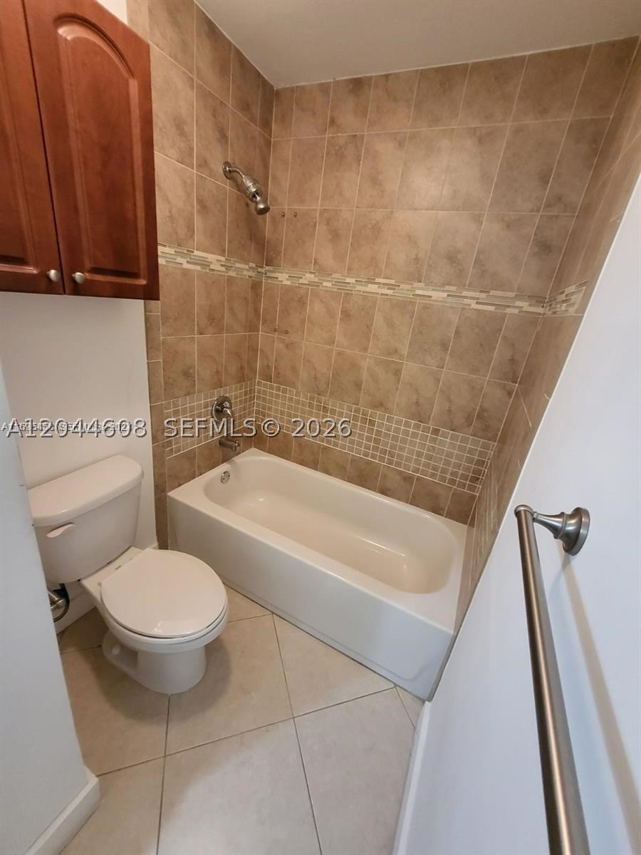 LAKES OF JACARANDA CONDO - Residential Lease