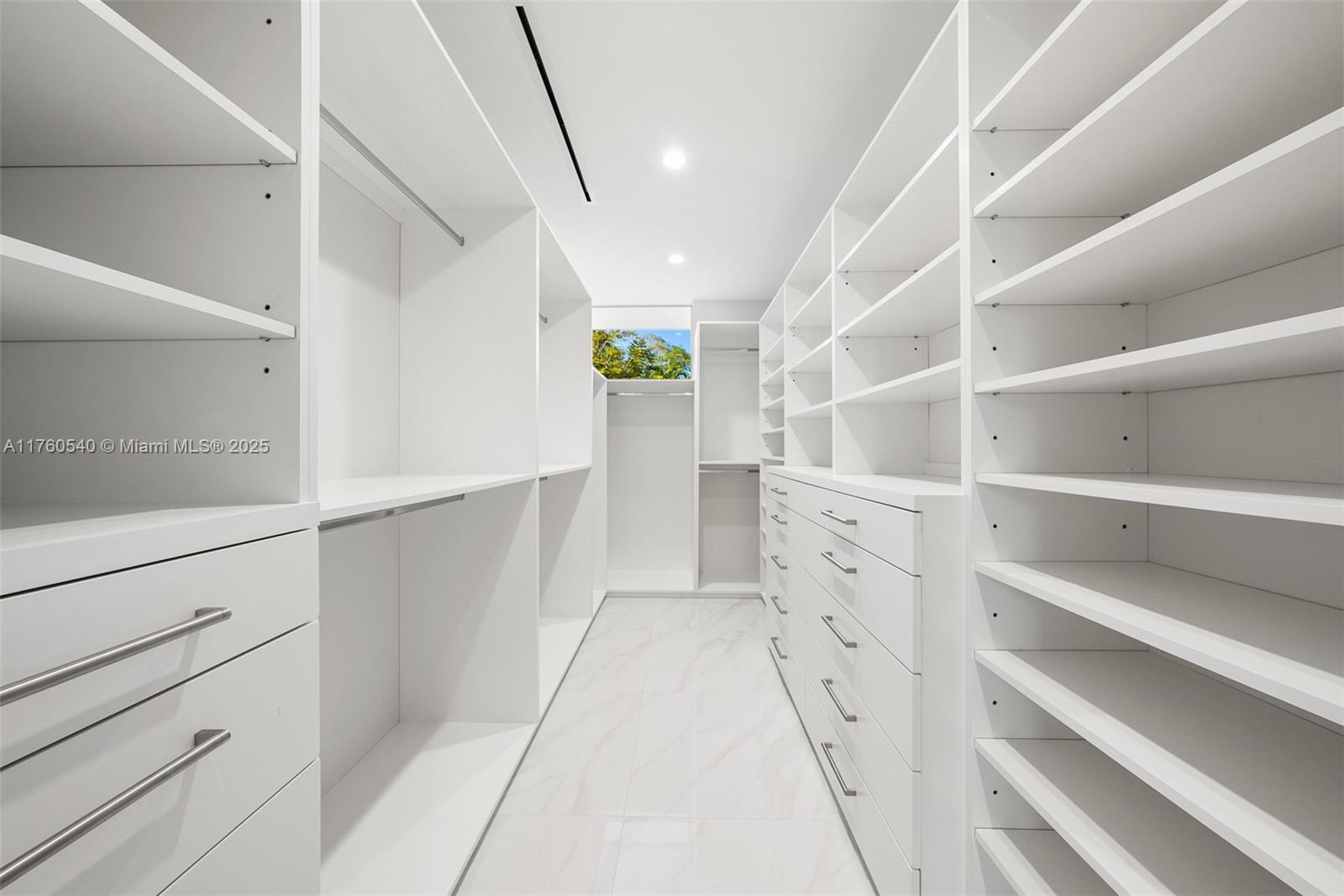 BAY HOMES SUB DB 338-23 - Residential