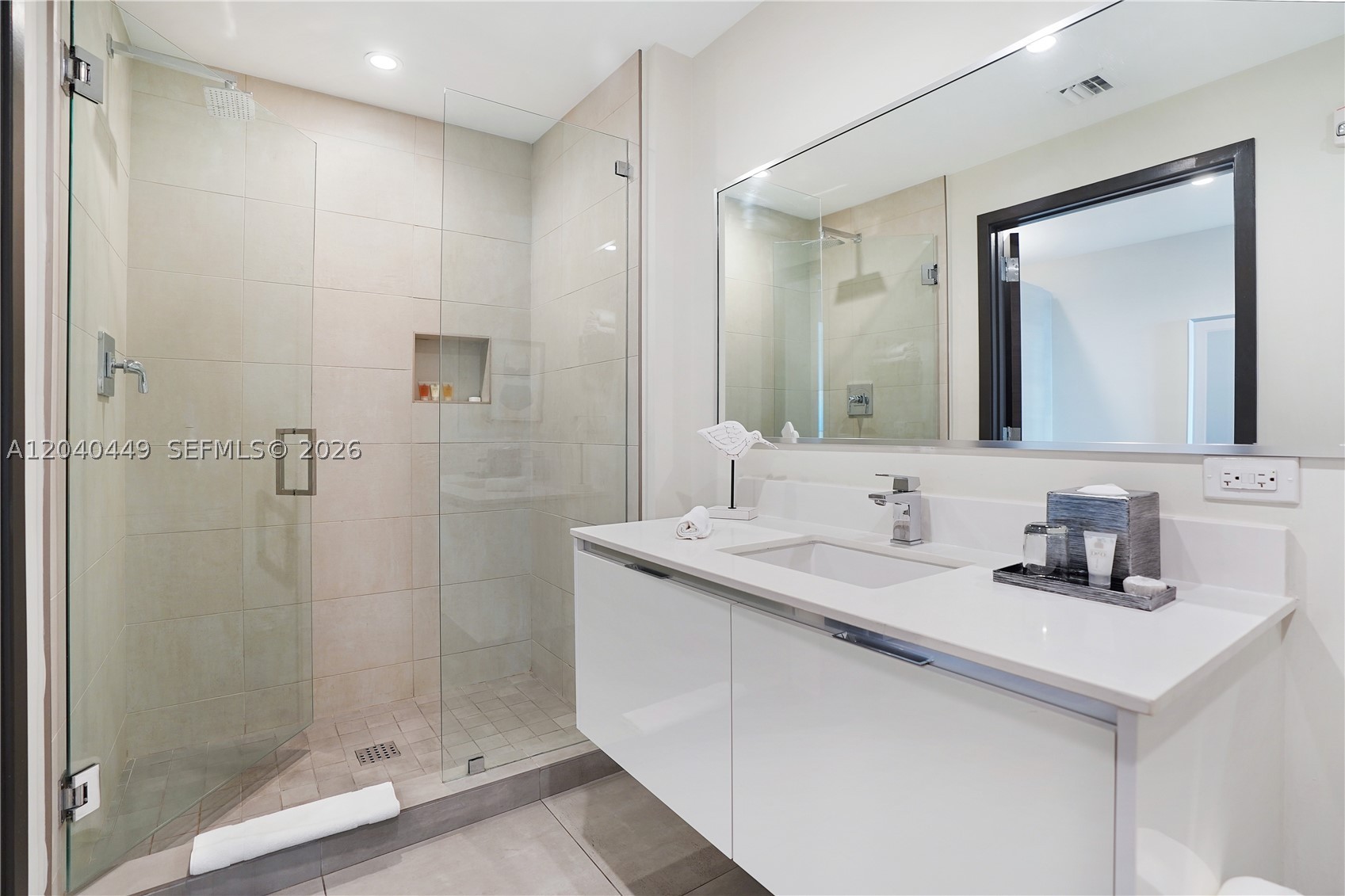 COSTA HOLLYWOOD CONDO - Residential