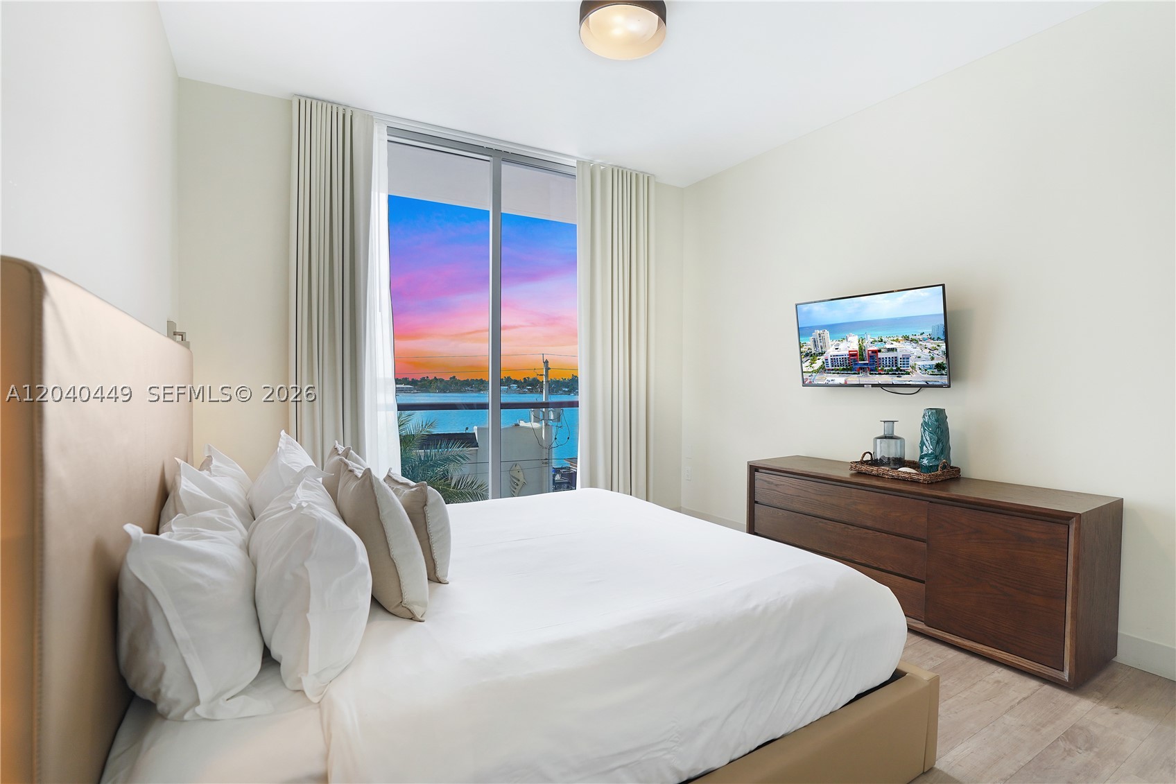 COSTA HOLLYWOOD CONDO - Residential