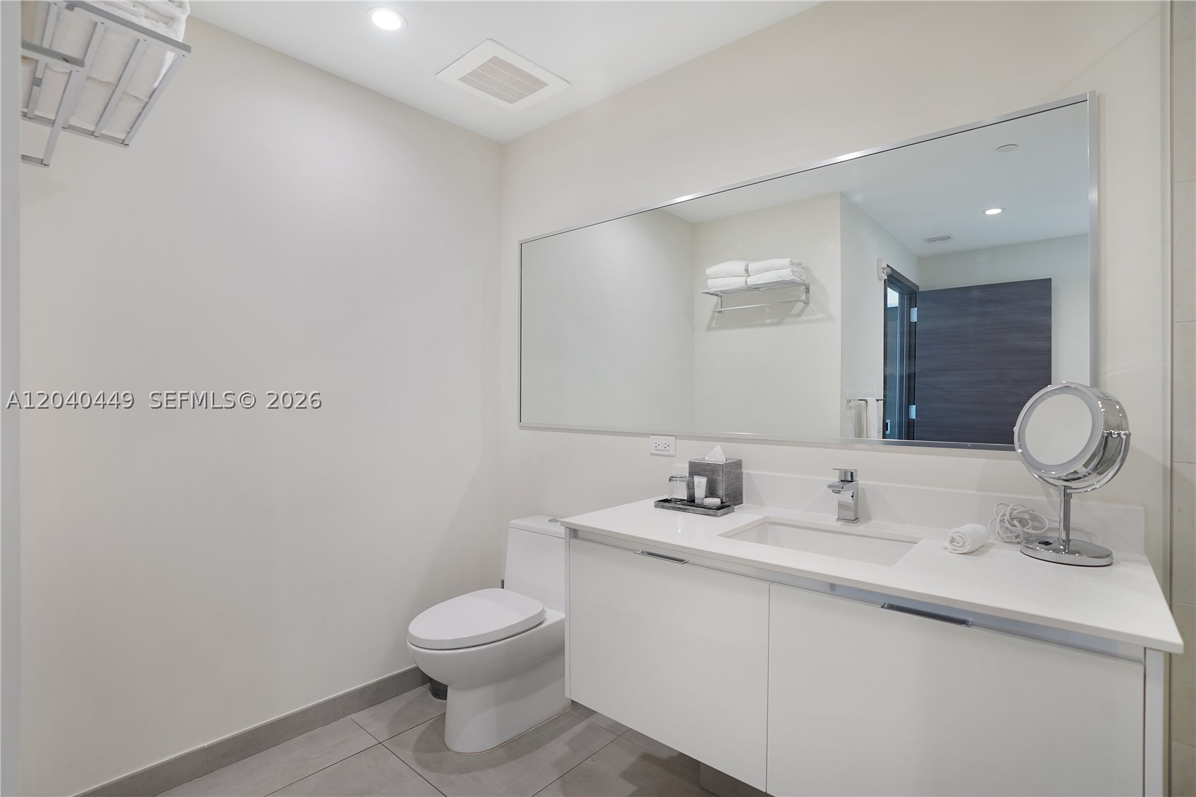 COSTA HOLLYWOOD CONDO - Residential