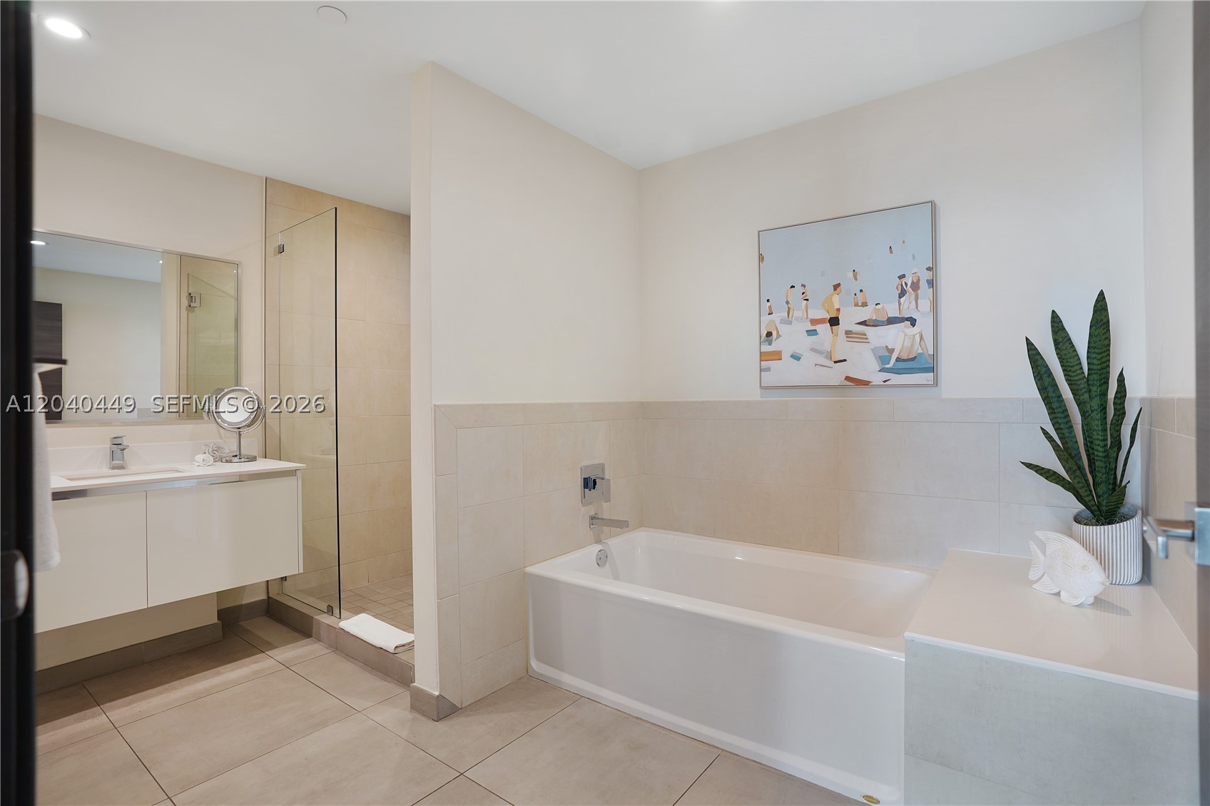 COSTA HOLLYWOOD CONDO - Residential
