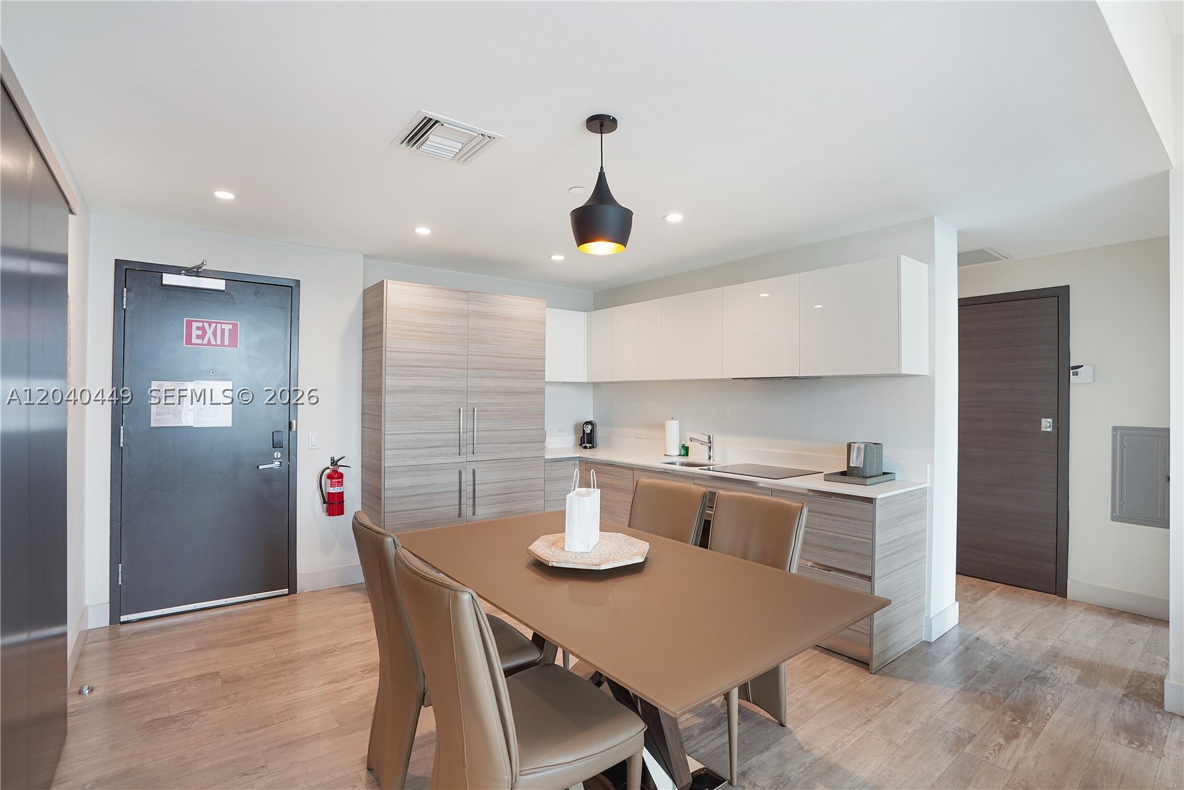 COSTA HOLLYWOOD CONDO - Residential