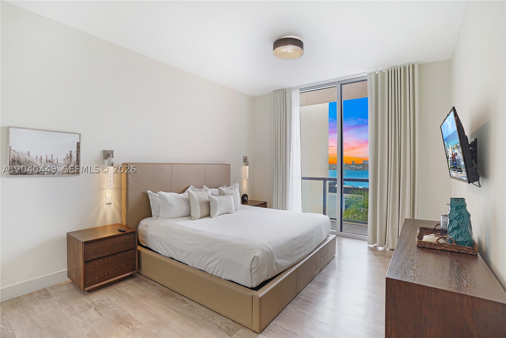 COSTA HOLLYWOOD CONDO - Residential