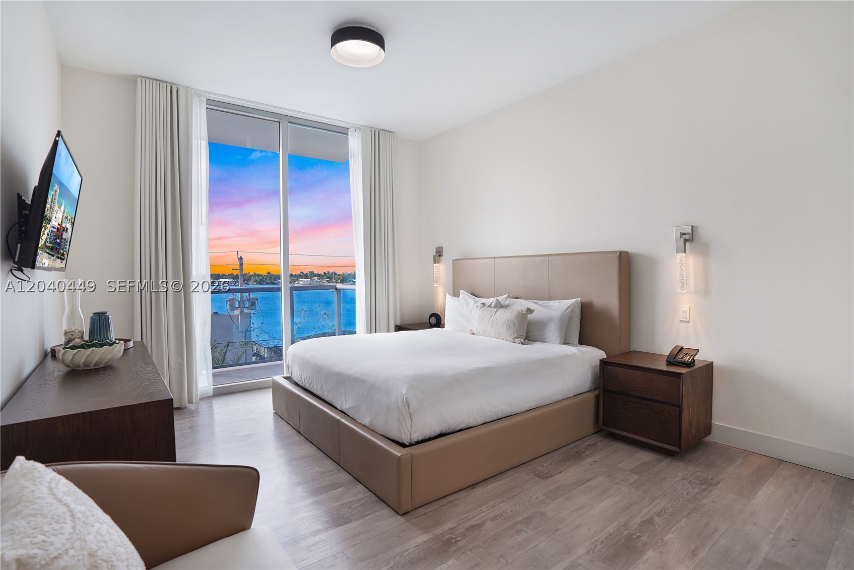 COSTA HOLLYWOOD CONDO - Residential