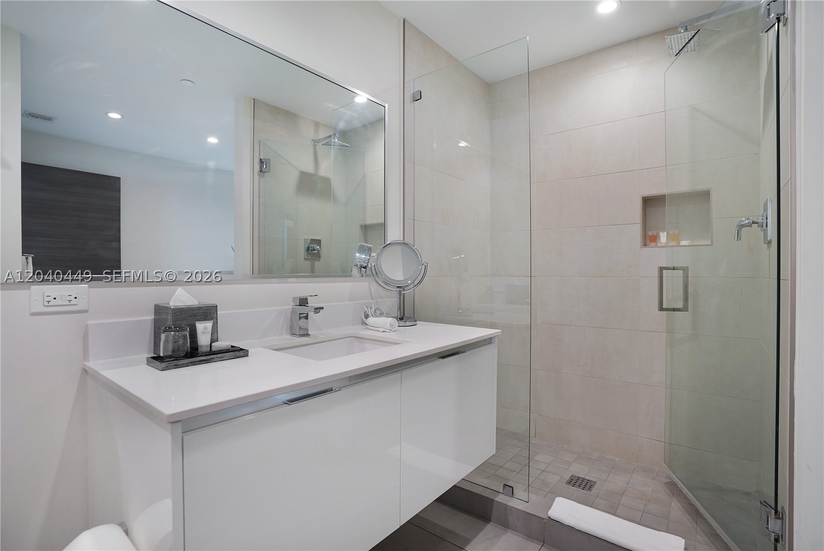 COSTA HOLLYWOOD CONDO - Residential