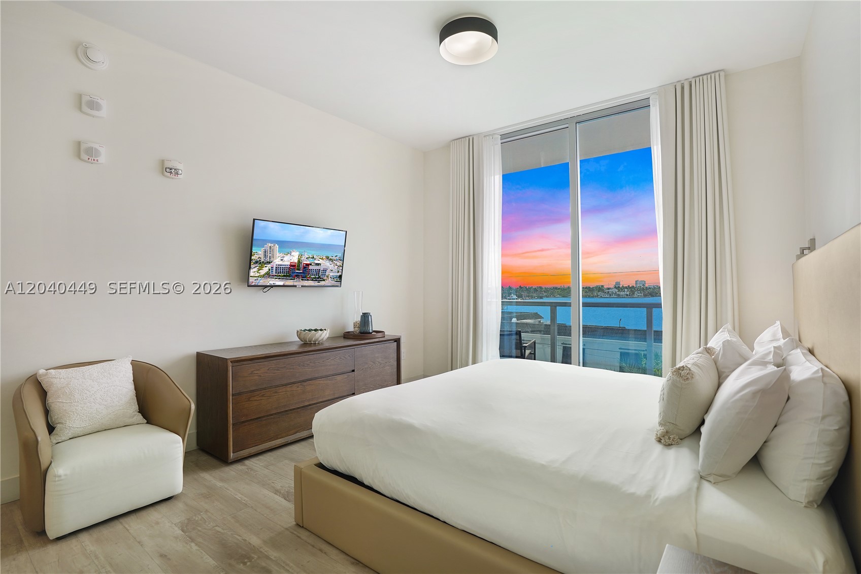 COSTA HOLLYWOOD CONDO - Residential