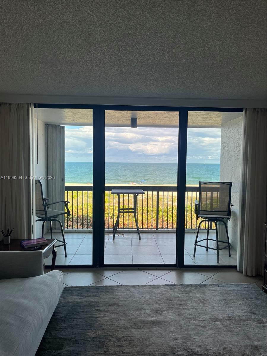 SILVER THATCH OCEAN CLUB - Residential