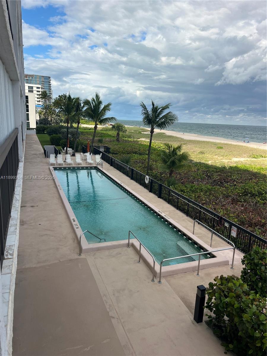 SILVER THATCH OCEAN CLUB - Residential