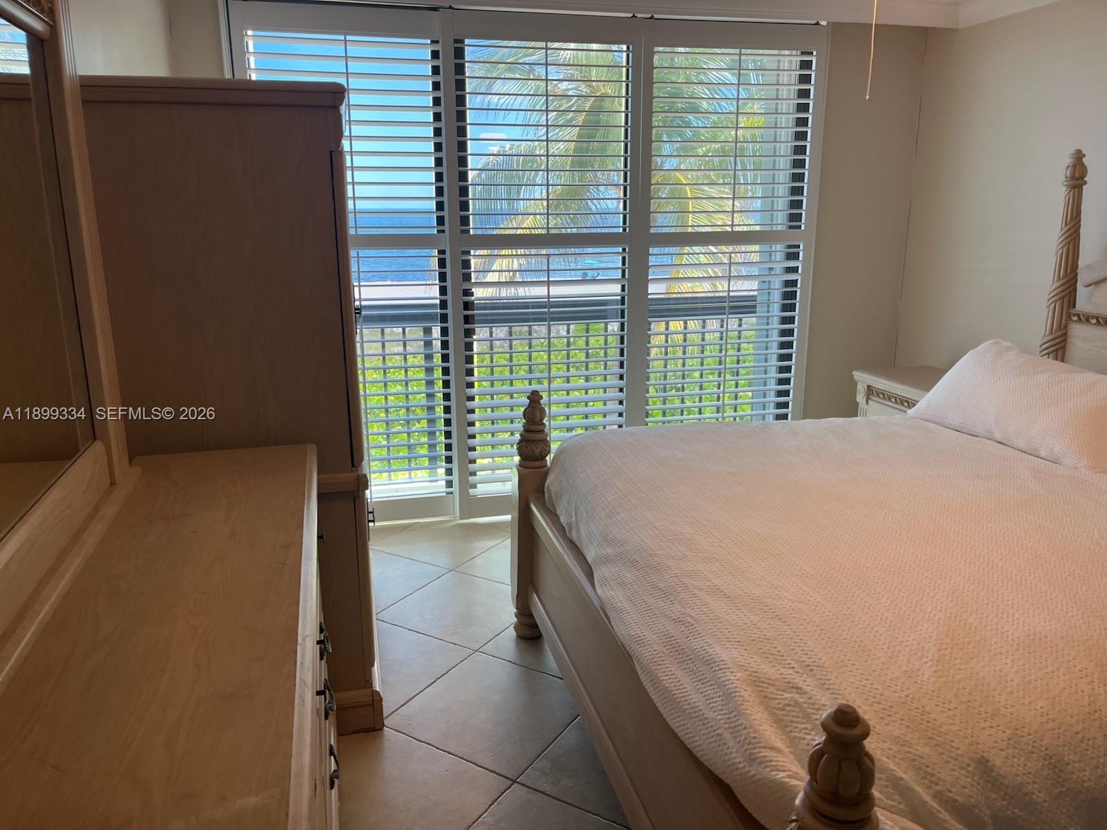 SILVER THATCH OCEAN CLUB - Residential