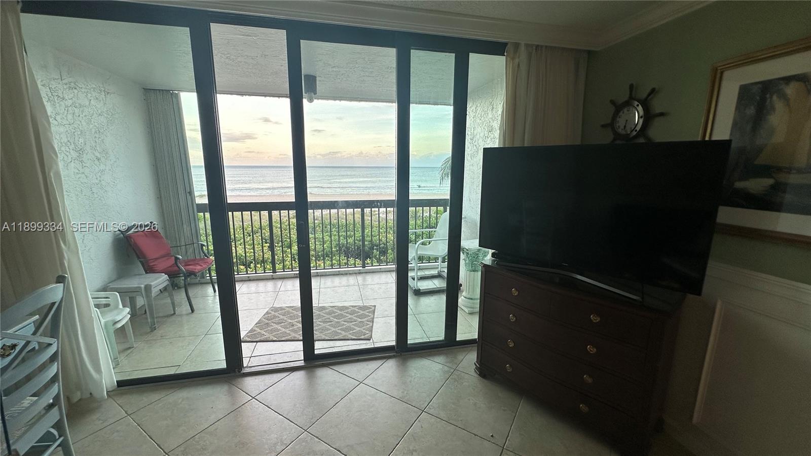 SILVER THATCH OCEAN CLUB - Residential