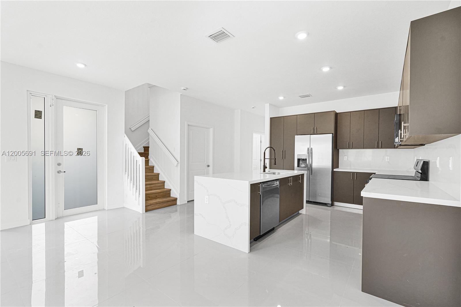 CHLOE ESTATES - Residential