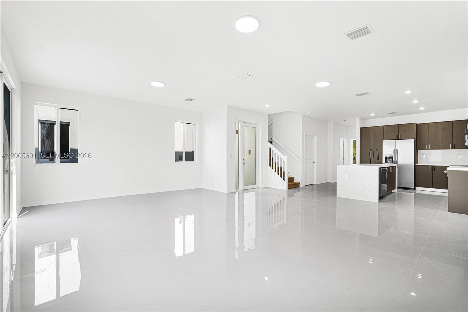 CHLOE ESTATES - Residential