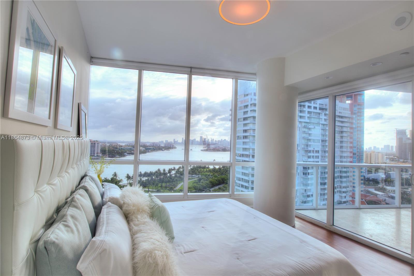Continuum on South Beach - Residential
