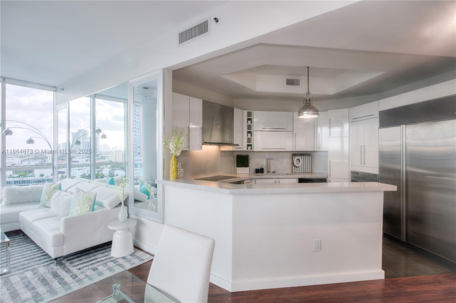 Continuum on South Beach - Residential