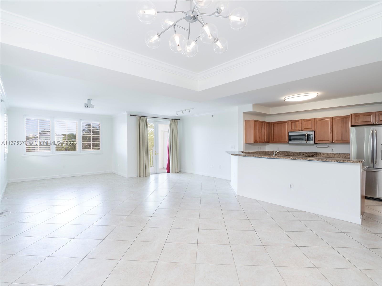 VISTA LAS OLAS CONDO - Residential