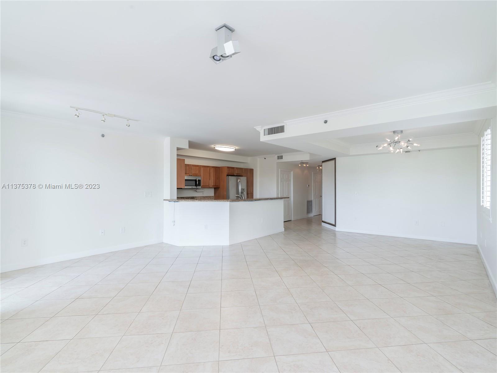 VISTA LAS OLAS CONDO - Residential