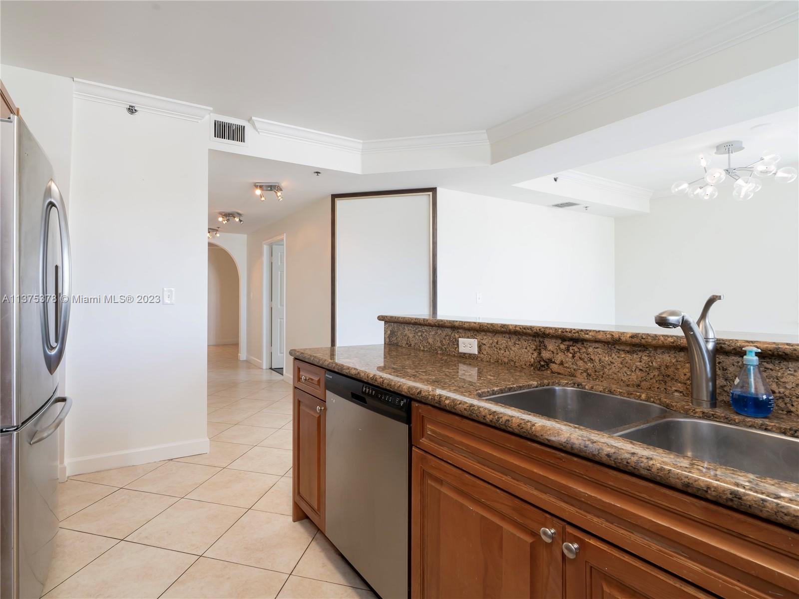 VISTA LAS OLAS CONDO - Residential