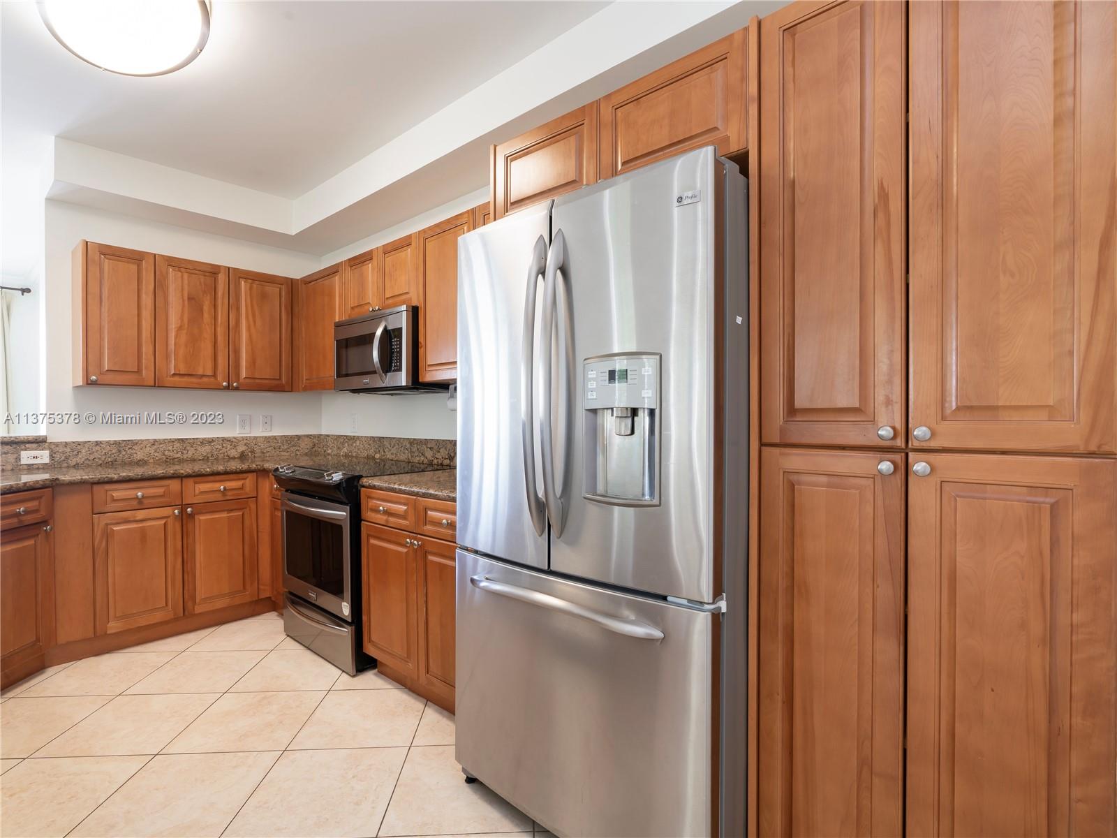 VISTA LAS OLAS CONDO - Residential