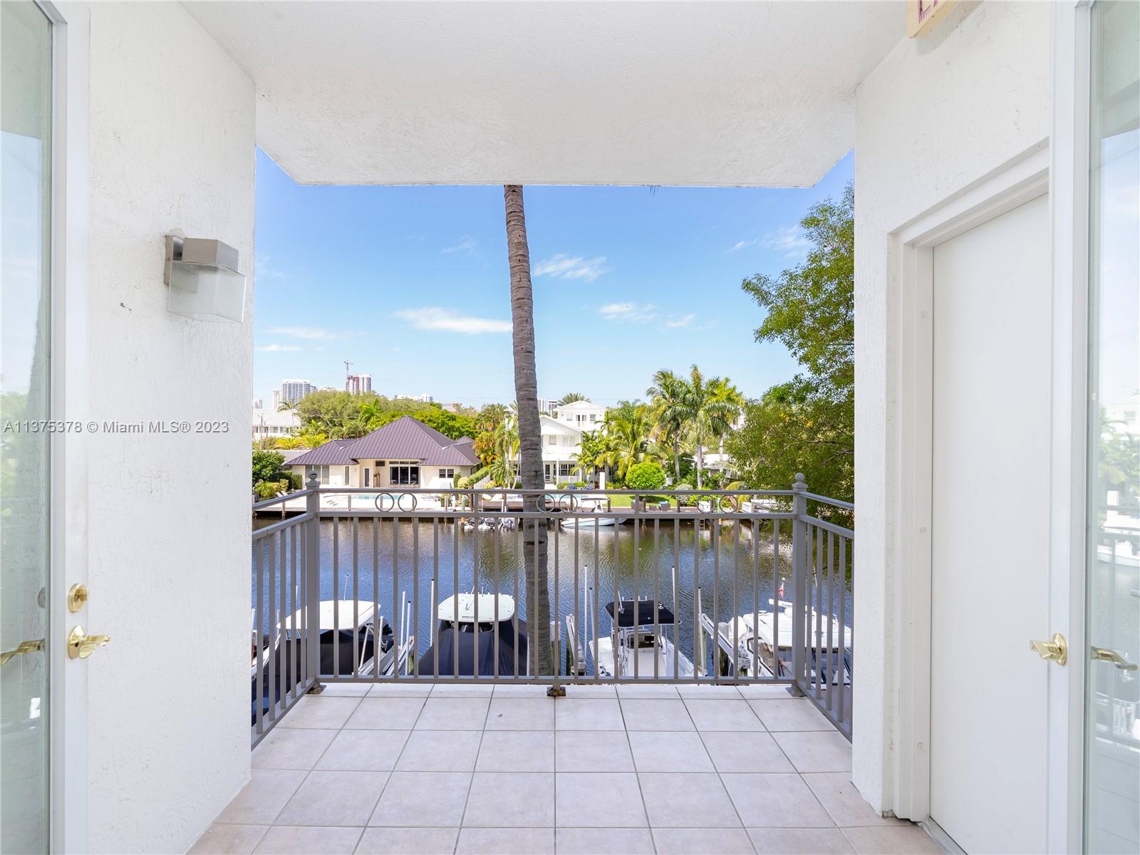 VISTA LAS OLAS CONDO - Residential