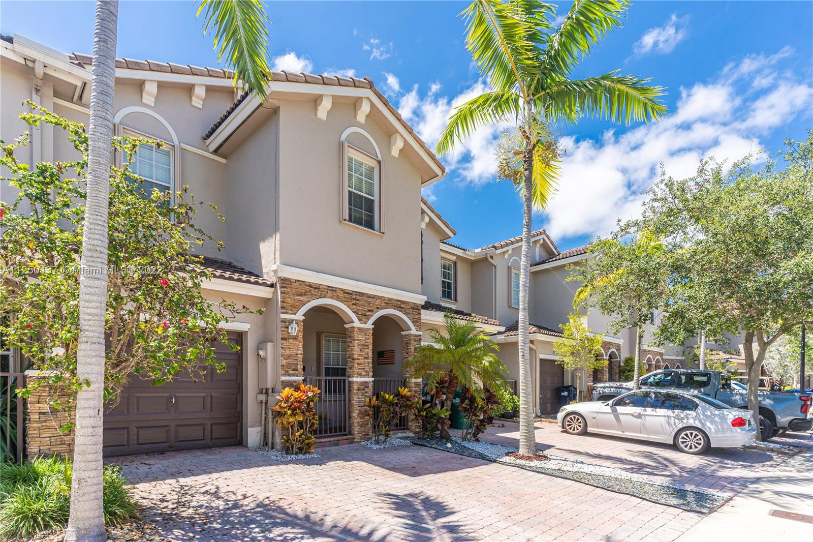 LAKES BY THE BAY GEE - Residential