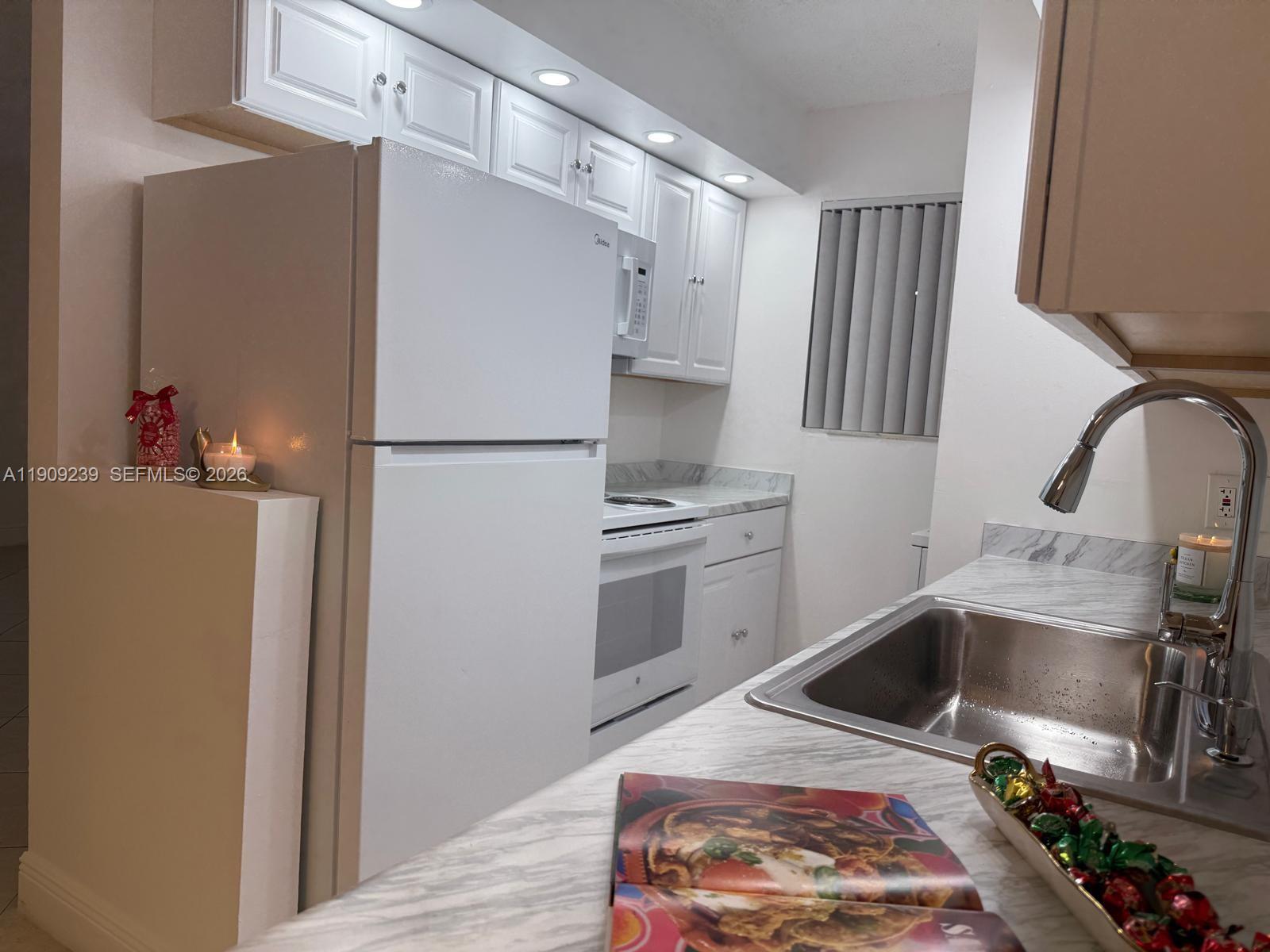 TIVOLI TRACE CONDO NO 9 - Residential