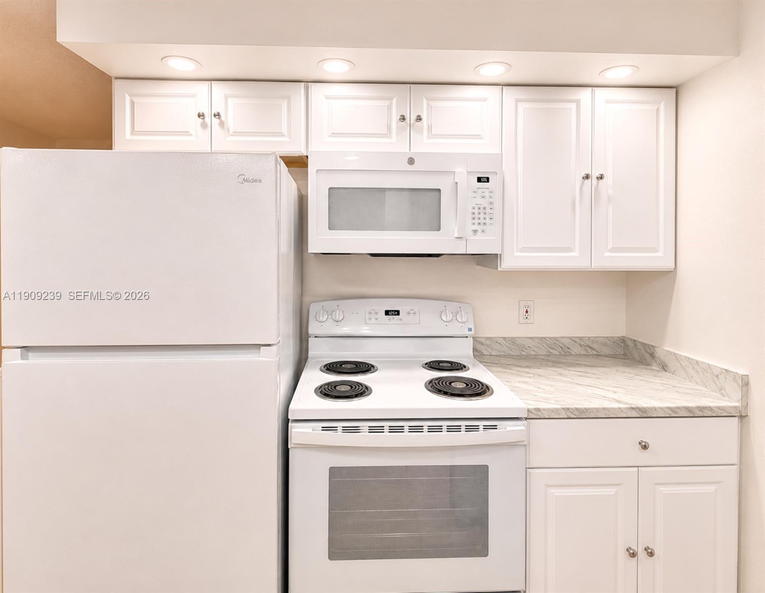 TIVOLI TRACE CONDO NO 9 - Residential