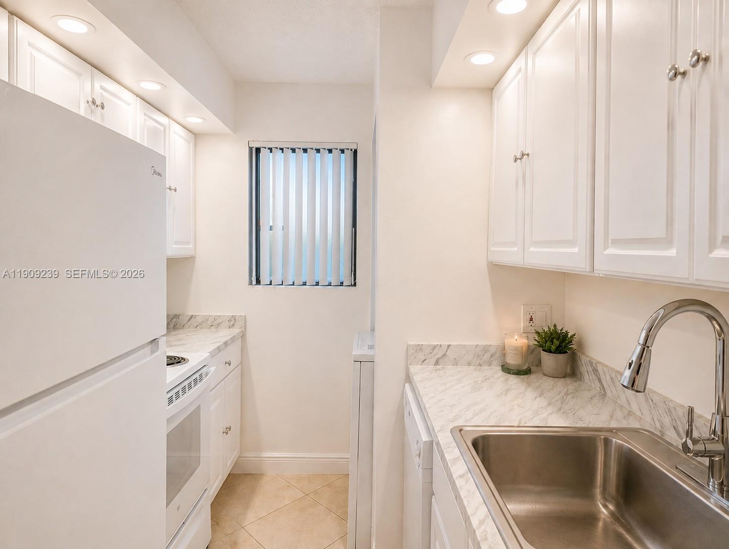 TIVOLI TRACE CONDO NO 9 - Residential