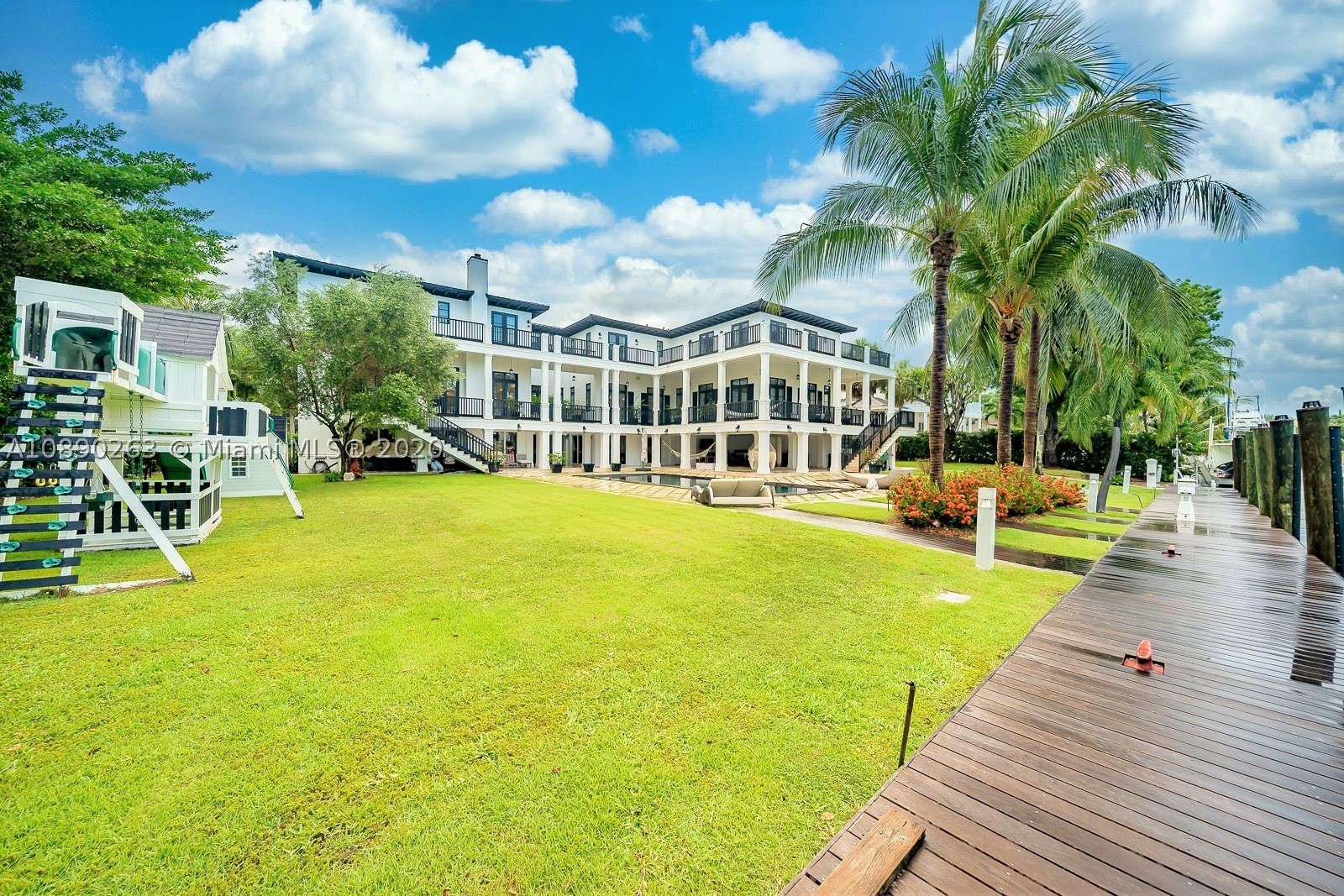 SUNRISE HARBOUR REV PL - Residential