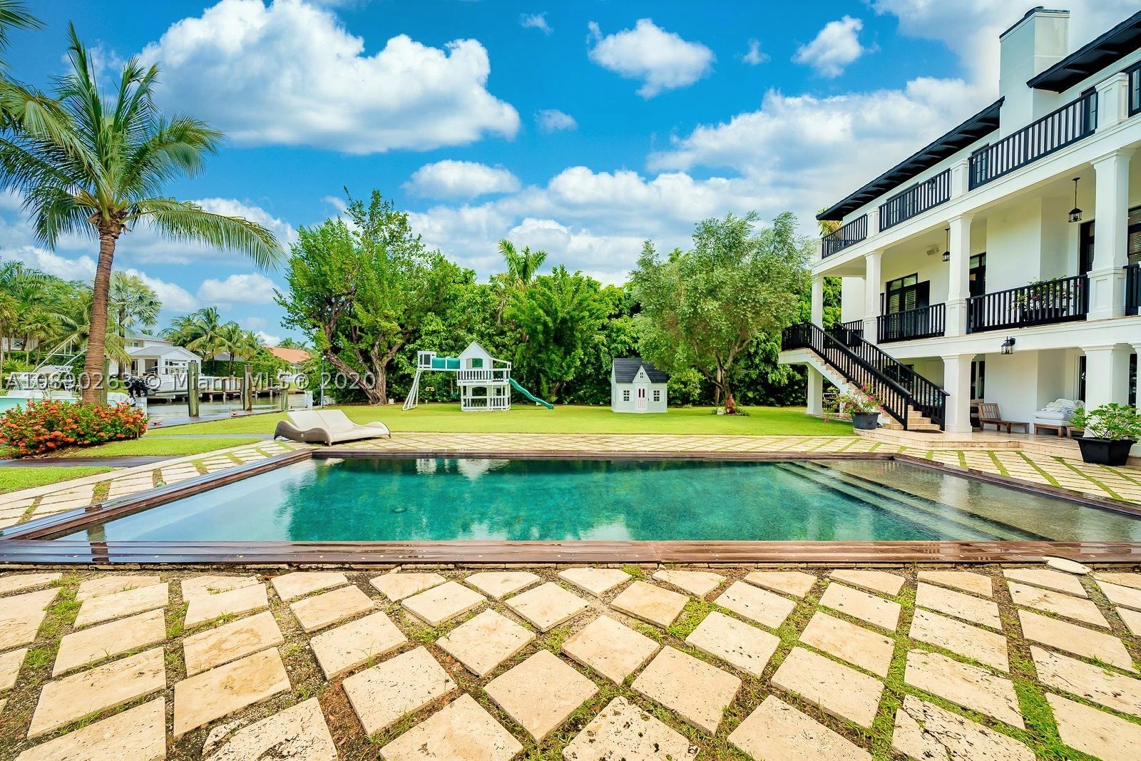 SUNRISE HARBOUR REV PL - Residential