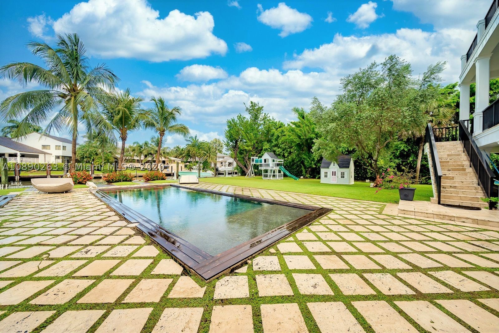 SUNRISE HARBOUR REV PL - Residential