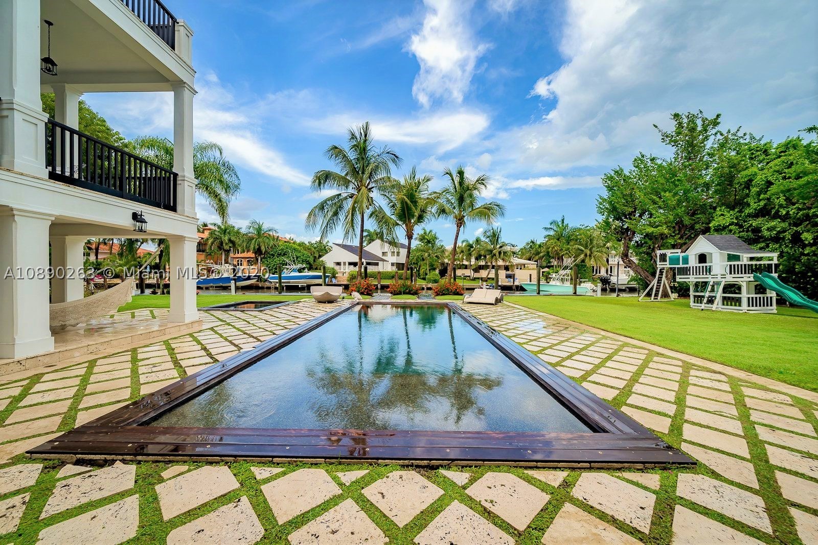 SUNRISE HARBOUR REV PL - Residential