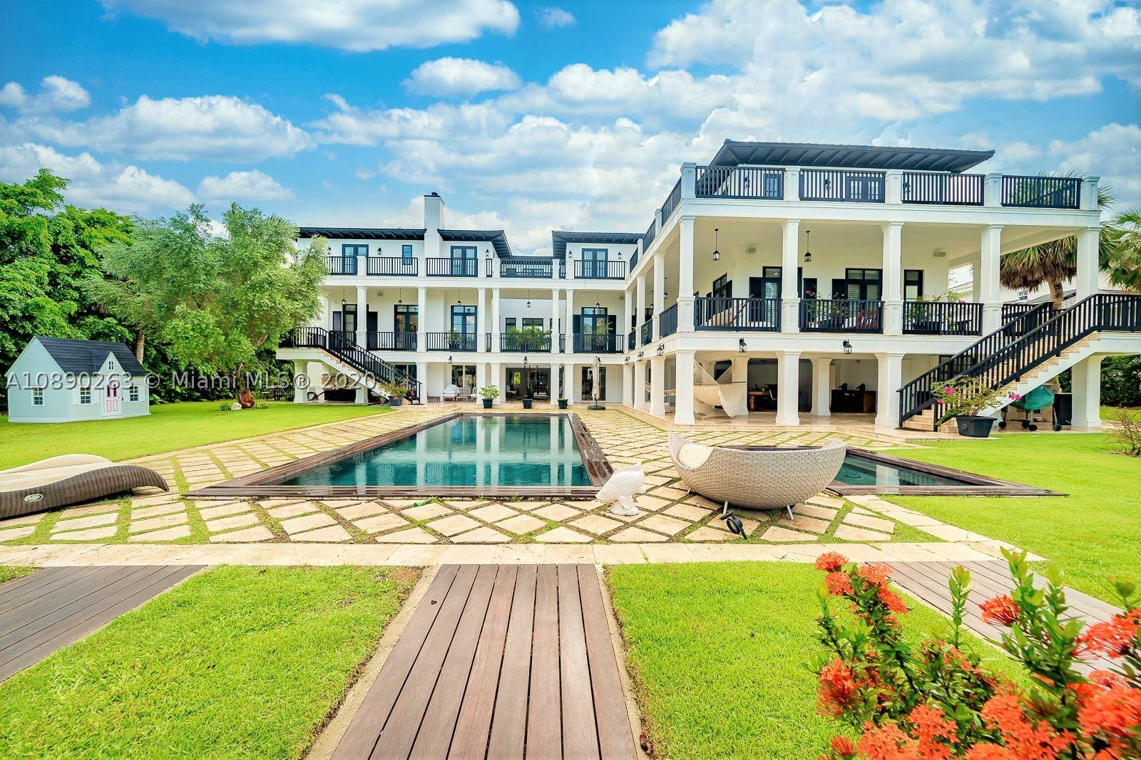 SUNRISE HARBOUR REV PL - Residential