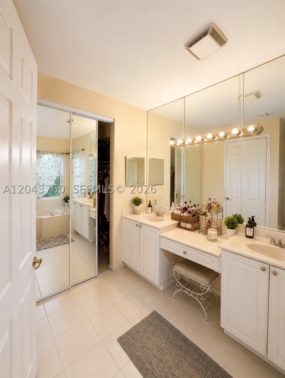 POD 9 AT MONARCH LAKES - Residential