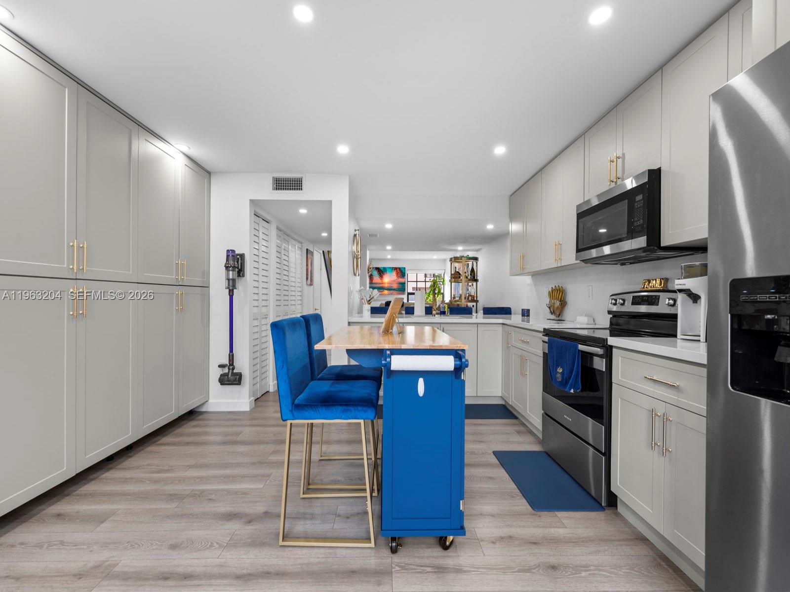 NEW PASEOS CASTELLANOS CO - Residential