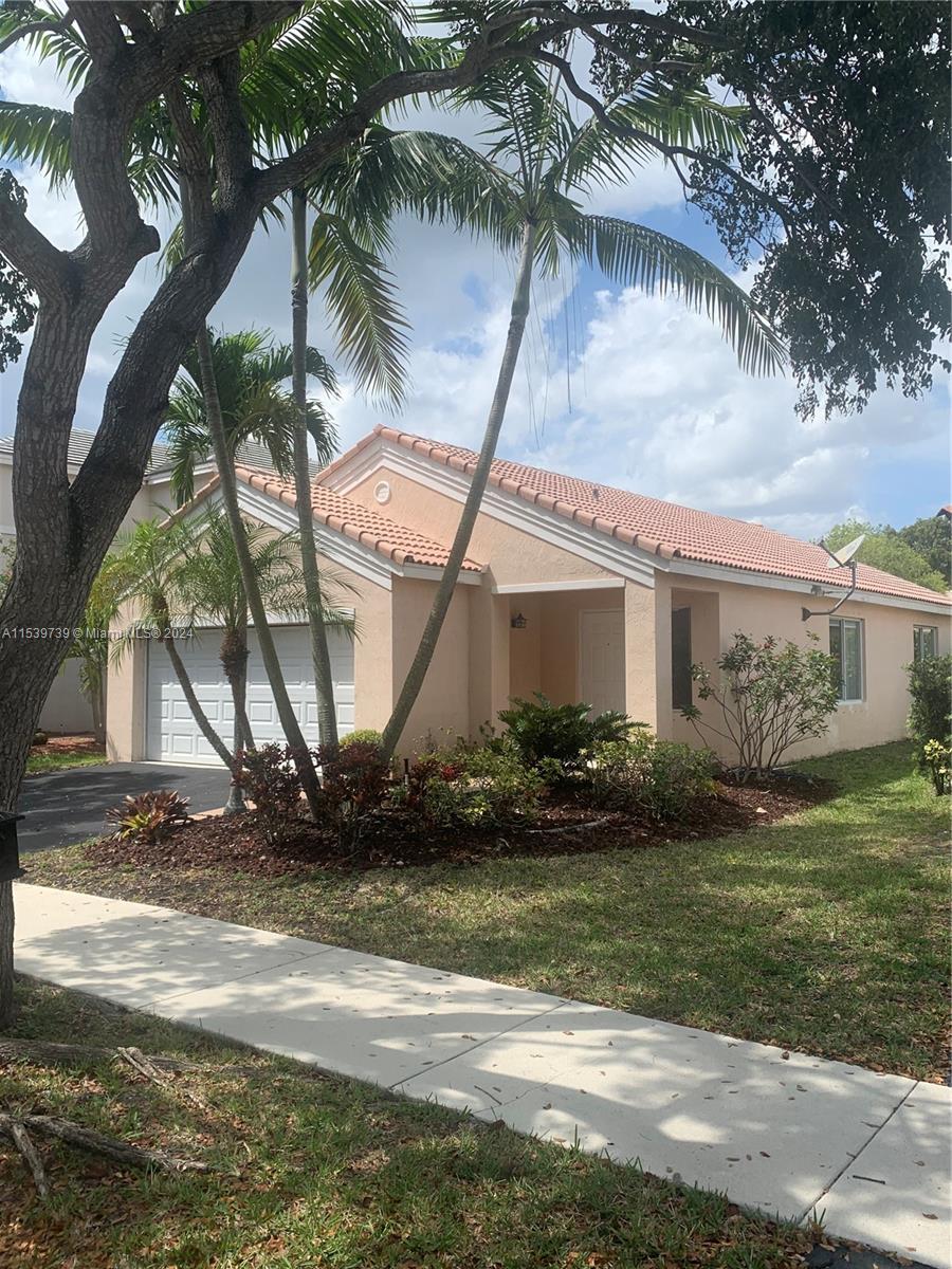 GREAT LOCATION ON THIS 3 BEDROOM, 2 BATH CAR GARAGE SINGLE FAMILY HOUSE IN DESIRABLE THE RIDGES NEIGHBORHOOD.LAMINATE FLOORING IN SOCIAL AREAS AND BEDROOMS... TILE IN KITCHEN AND BATHS.OPEN SPLIT FLOORPLAN DESIGN WITH VOLUME CEILING.ENJOY THE COMMUNITY CLUBHOUSE AND ITS VARIOUS FACILITIES FOR PLAYING YOUR FAVORITE OUTDOOR SPORTS.WELL MAINTAINED LUSH  TROPICAL LANDSCAPING AND TWO 24 HR GUARD GATED SECURITY ENTRANCES CLOSE TO SCHOOLS, PARKS AND SHOPPING.