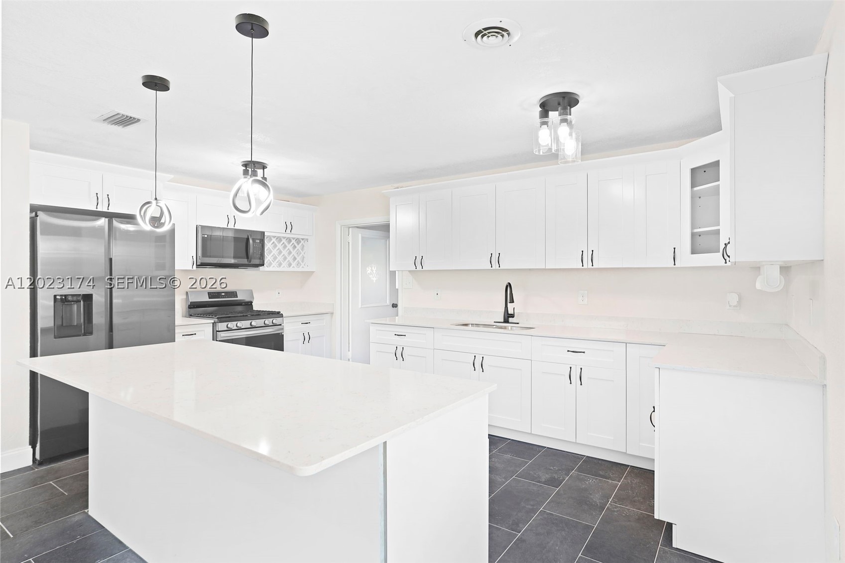 MARAVILLA ESTATES - Residential