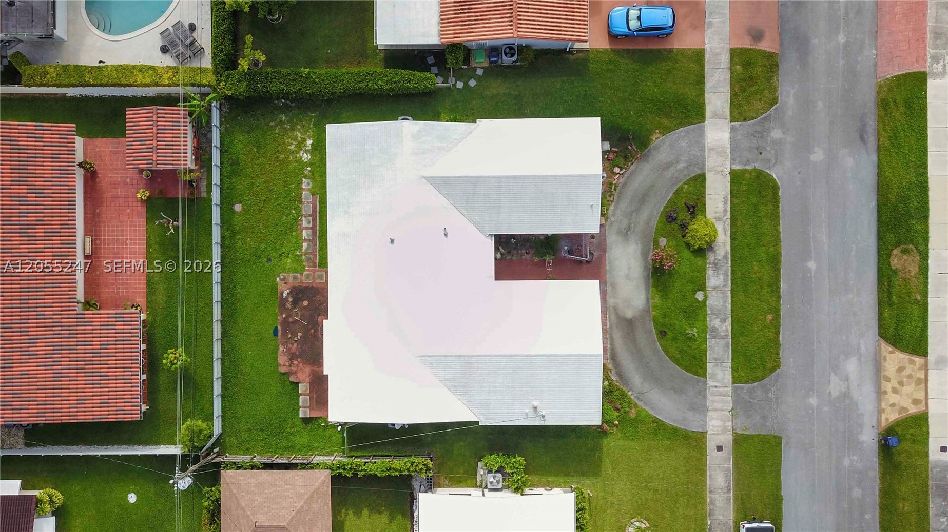 Incredible opportunity! 5BD/3BA home featuring a spacious and functional layout with endless potential. Perfect for renovation to maximize value. Homes with this size and layout rarely come available in this area. Don’t miss the chance to customize and capitalize on this property’s full potential.
