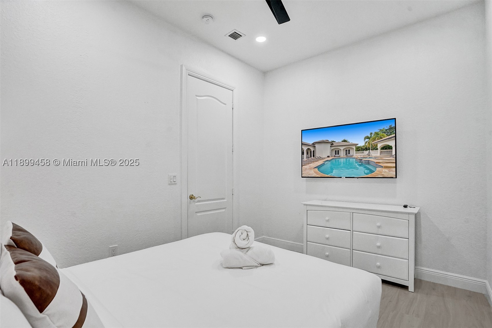 PINE MEADOW ESTATES - Residential