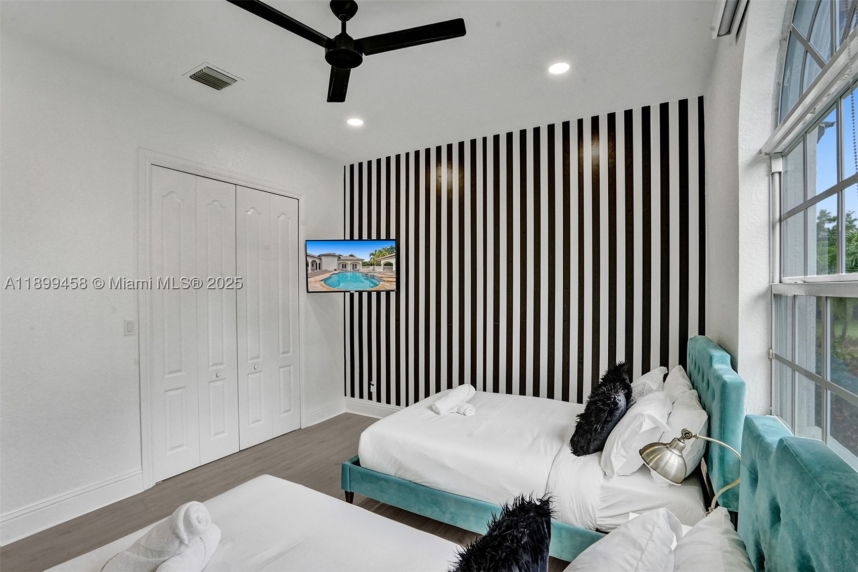 PINE MEADOW ESTATES - Residential