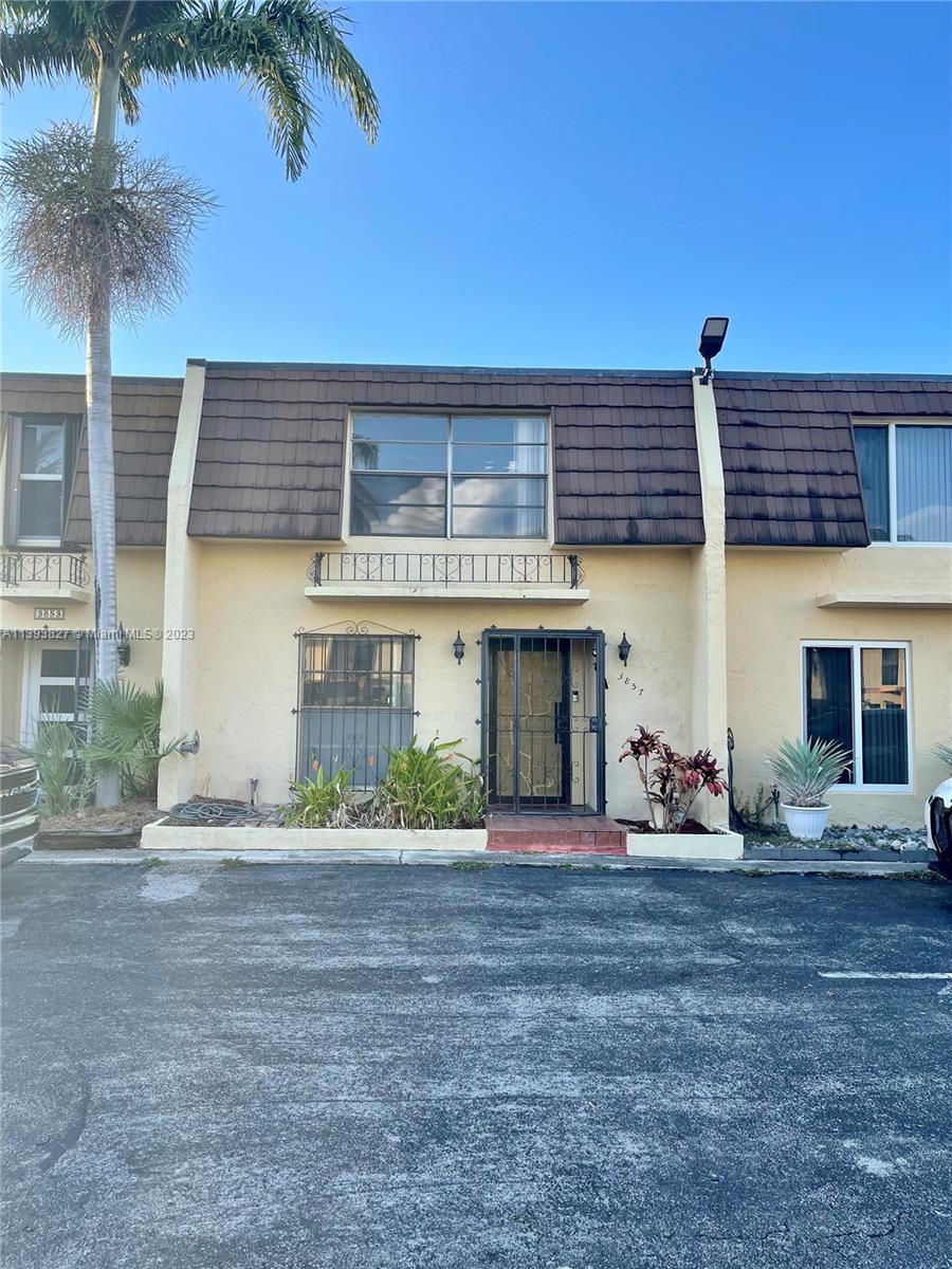 BEACH CLUB VILLAS CONDO I - Residential Lease