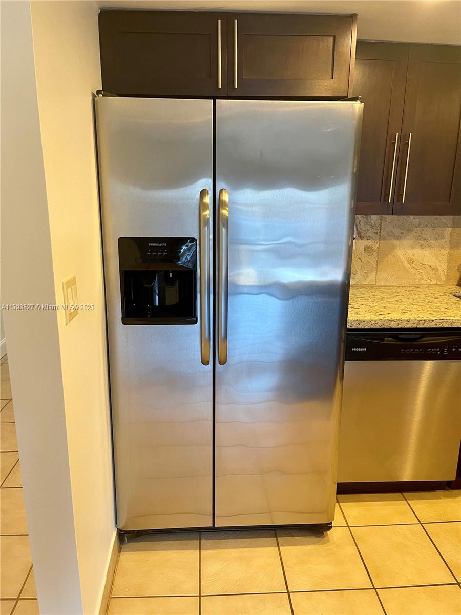 BEACH CLUB VILLAS CONDO I - Residential Lease