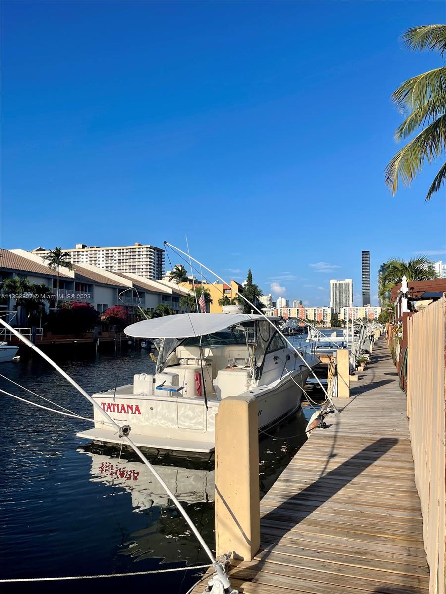 BEACH CLUB VILLAS CONDO I - Residential Lease