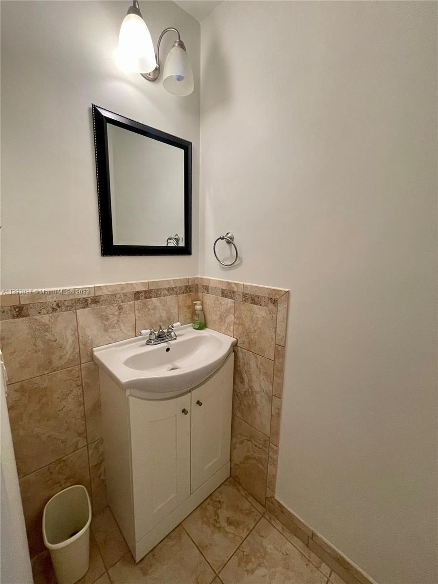 BEACH CLUB VILLAS CONDO I - Residential Lease