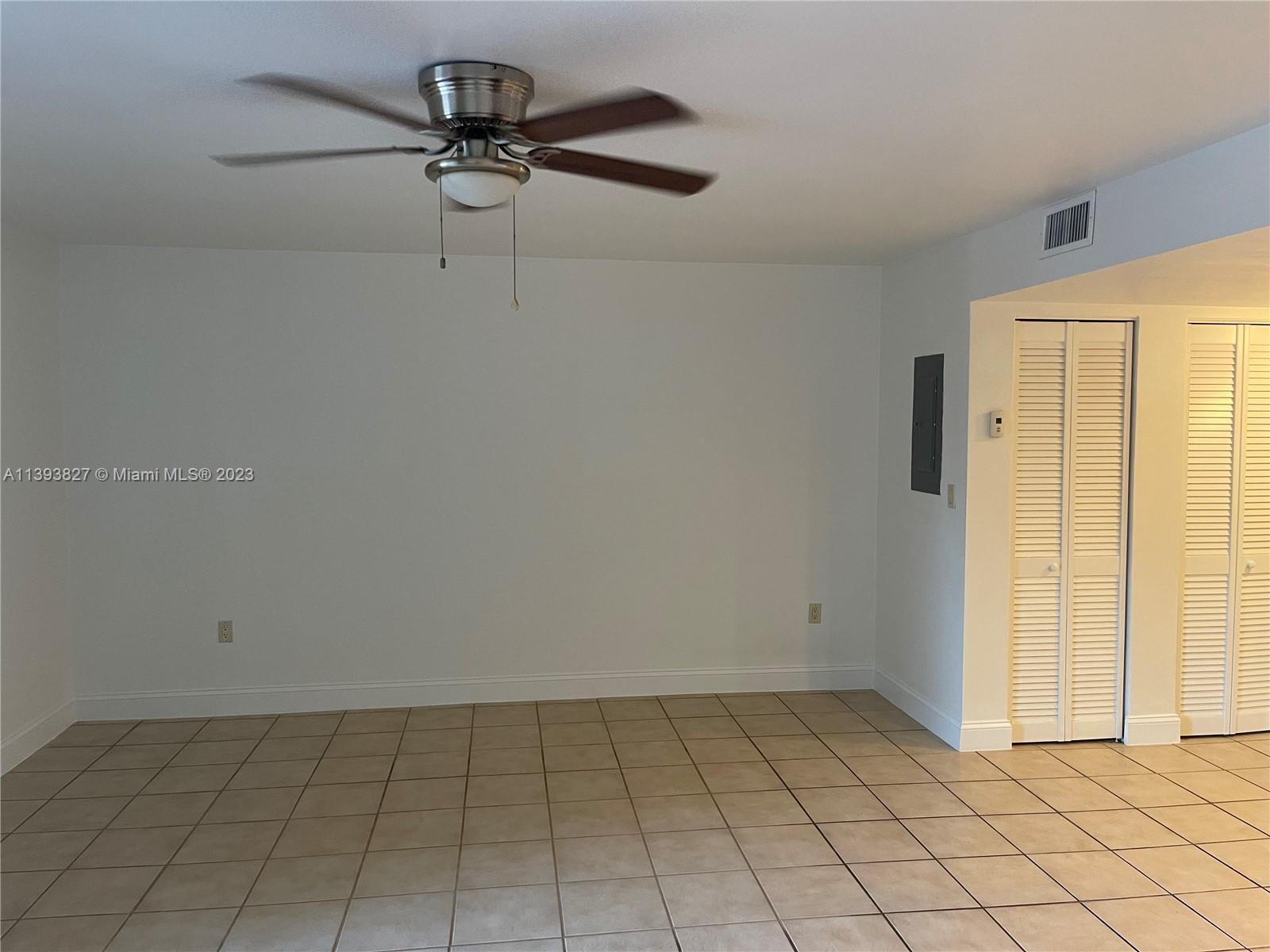 BEACH CLUB VILLAS CONDO I - Residential Lease