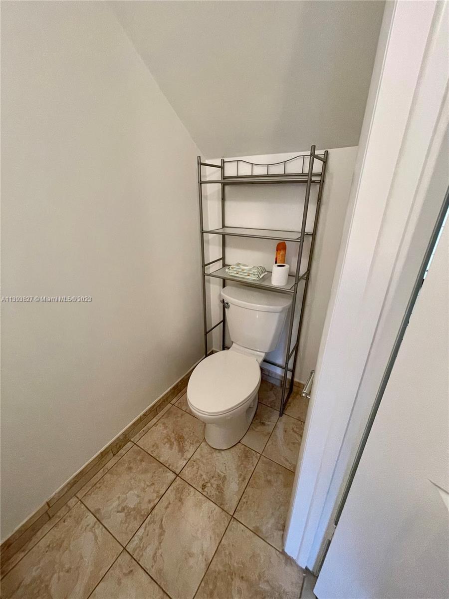 BEACH CLUB VILLAS CONDO I - Residential Lease